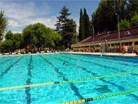 Los vecinos de Aluche temen quedarse sin piscina 'un verano más'