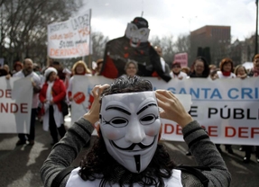 Primera marea blanca tras la paralización de la privatización