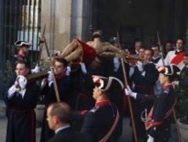 Critican la presencia de la Policía y el Ejército en las procesiones