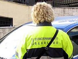 IU critica la falta de medios de los agentes del SER para controlar la carga y descarga