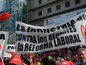 IU llama a movilizarse contra los recortes de Zapatero 'impulsados por Aguirre'