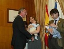 Más de 19.000 madrileñas han pedido los 2.500 euros por hijo