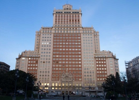 La venta del edificio España, pendiente aún de los últimos flecos