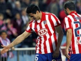 El Atlético mantiene su ilusión europea ante un decepcionante Deportivo