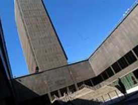 Colección de sellos sobre la moda española en el Museo del Traje