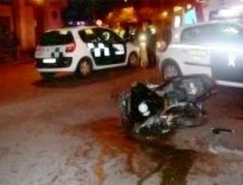 Un motorista, muy grave tras chocar contra un taxi