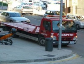 La grúa sólo retira al día 110 vehículos
