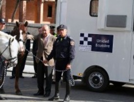 Nuevo vehículo para la Unidad Ecuestre de la Policía Local de Las Rozas