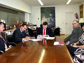 El convenio entre el Ayuntamiento de Parla y COASPA pretende impulsar el comercio