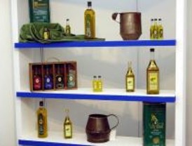 Los niños aprenden a reciclar el aceite usado en Moratalaz