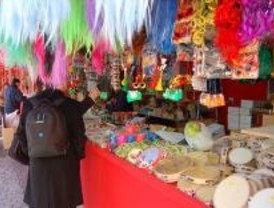 Mercadillos, cuentacuentos, humor y espectáculos de títeres y payasos, en Tetuán