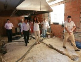 El alcalde de Tres Cantos comprueba las reformas en el colegio Enrique Tierno Galván