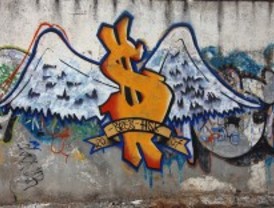 Multa de 750 euros para tres menores sorprendidos pintando grafitis en Villalba