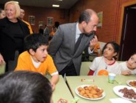 Valdebernardo incorpora productos 'solidarios' en los desayunos de un colegio