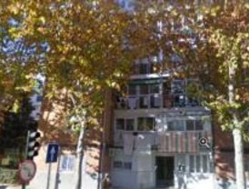 Desalojan un edificio con daños en los pilares