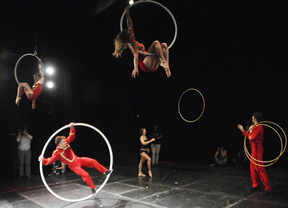 Acrobacias, malabarismos y humor se mezclan en 'The Hotel'