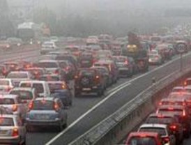 La niebla dificulta el tráfico matutino