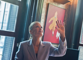 Cifuentes: "Mi Twitter es mi casa, y en ella recibo a quien quiero"