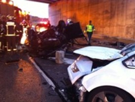 Cuatro heridos al precipitarse un turismo desde un puente de la M-50