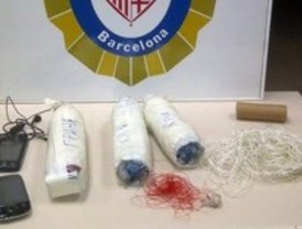 Detenido por intentar colar drogas y armas blancas en la cárcel Modelo de Barcelona