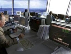 Las horas extra de los controladores pasan factura a AENA