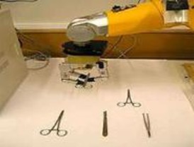 Instrumentalista quirúrgico con forma de robot