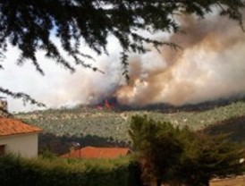 El alcalde de Robledo asegura que un conductor lanzó objetos incendiarios al monte