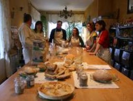 Unos talleres recuperan la gastronomía de la Sierra Norte