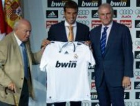 Calderón presenta a Van der Vaart como la 'primera y única incorporación del año'
