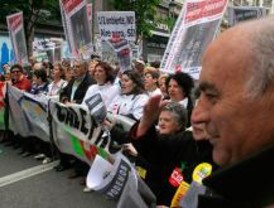 Miles de personas se manifiestan contra el cambio climático