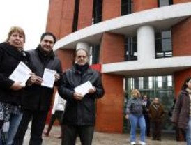 El PSM reparte folletos como protesta por la 'abusiva' subida del transporte público