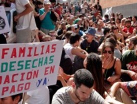 'Indignados' intentan parar la subasta del piso de un parado