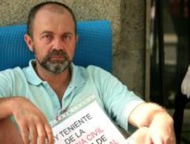 Desalojado el teniente acampado frente a la Guardia Civil