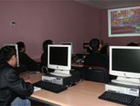 Segundo curso para comerciantes chinos de Parla para modernizar sus negocios