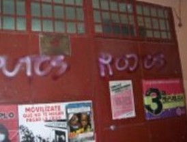 PCE pide la actuación de las autoridades tras ser atacados en su sede por un grupo neonazi
