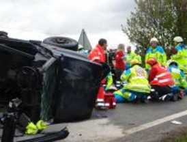 Un herido crítico y tres graves en una colisión entre dos turismos en Collado Mediano
