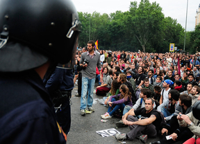 La Coodinadora 25S vuelve al Congreso en una protesta contra la monarquía