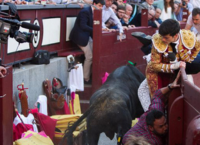 Un novillo volador, un festejo interesante y una oreja facilonga para Román