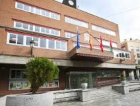 El PP abandona el pleno de Alcorcón tras la expulsión de un edil con una pegatina