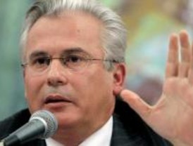 Aguirre pide a Garzón que explique la fuga de dos etarras