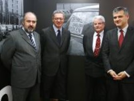 Una exposición muestra el siglo del taxi de Madrid