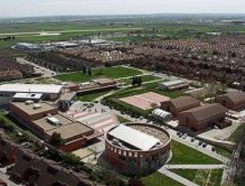 Madres y alumnos consternados por la muerte de un niño en clase en Getafe