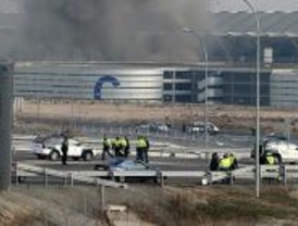 La explosión este sábado de un coche-bomba sumió a Barajas en el caos
