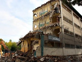 Derribado el Instituto Santamarca