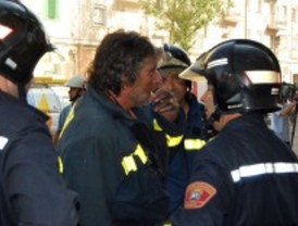 Cuatro intoxicados en un incendio declarado al quemarse un cochecito de bebé