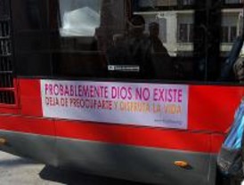 Los ateos dejan los buses para criticar 'La ciudad de la Iglesia'