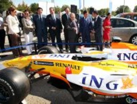 El coche de Alonso visita la Feria del Vehículo de Ocasión de Alcobendas
