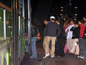 Los autobuses nocturnos reducen su frecuencia en agosto