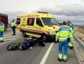 Un motorista herido en un choque en la M-301