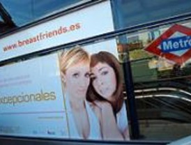 La estación de Embajadores acoge una exposición fotográfica sobre el cáncer de mama